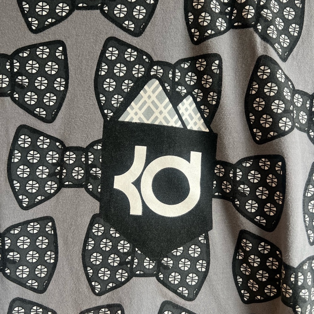 Nike Kevin Durant bow tie Tee XL - Picture 2 of 3